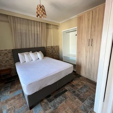 Jacuzzi Suites Thessaloniki Exterior photo